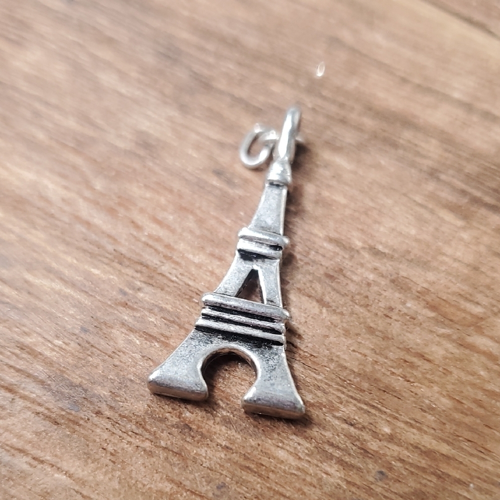 Eiffel Tower Pendant Charm P270
